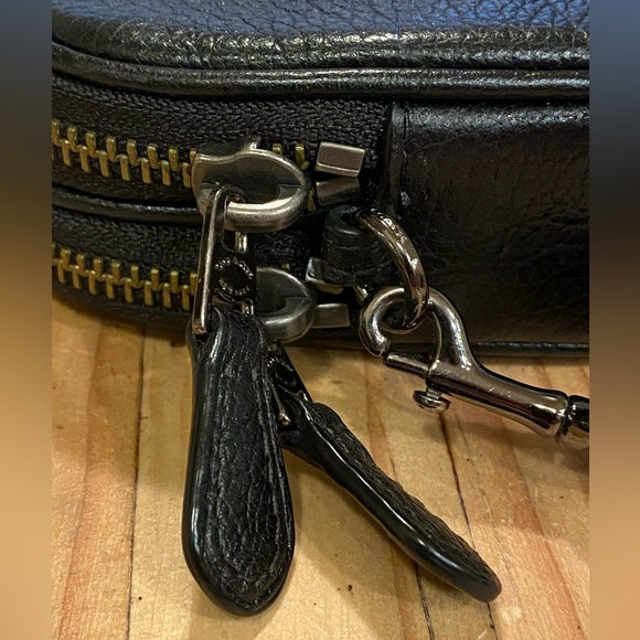 Coach CROSSBODY CLUTCH IN GRAIN LEATHER WITH SOUVENIR EMBROIDERY - Picture 4 of 12